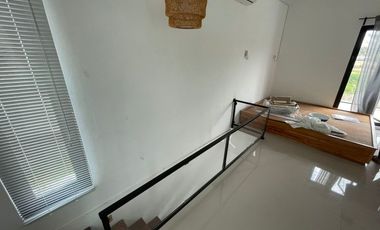 Rumah Cantik 2 Lantai Dalam Perum Dekat Jl. Wonosari