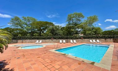 apartamento en arriendo en prados del este. Cod A5010