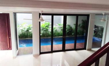 For Rent / Sale 3BR Urban Style Townhouse at Cilandak