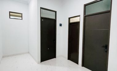 Rumah Strategis15 Menit ke Mall Summarecon Bekasi Hadap Utara J-37973