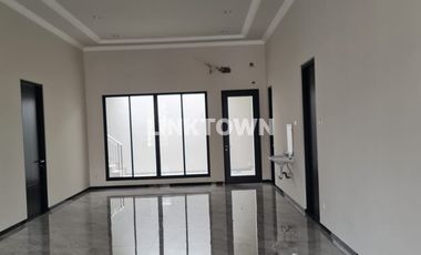 Disewakan Rumah 2 Lantai Murah di Darmo Permai Timur Surabaya Dekat Akses Tol