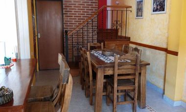 CHALET 5 AMBIENTES S/LOTE DE 10 X 21 CON BALCON AL FRENTE, GARAGE PARA DOS AUTOS, FONDO LIBRE CON PILETA, PARRILLA, QUINCHO Y BAÑO EN SUITE. VILLA LUZ