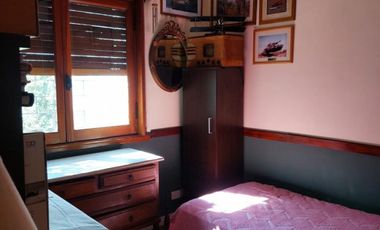 CHALET 5 AMBIENTES S/LOTE DE 10 X 21 CON BALCON AL FRENTE, GARAGE PARA DOS AUTOS, FONDO LIBRE CON PILETA, PARRILLA, QUINCHO Y BAÑO EN SUITE. VILLA LUZ
