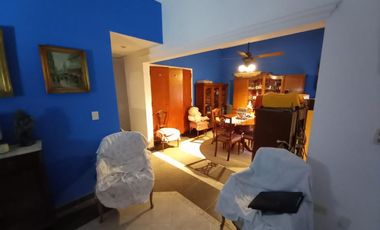 CHALET 5 AMBIENTES S/LOTE DE 10 X 21 CON BALCON AL FRENTE, GARAGE PARA DOS AUTOS, FONDO LIBRE CON PILETA, PARRILLA, QUINCHO Y BAÑO EN SUITE. VILLA LUZ