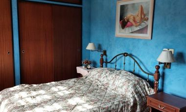 CHALET 5 AMBIENTES S/LOTE DE 10 X 21 CON BALCON AL FRENTE, GARAGE PARA DOS AUTOS, FONDO LIBRE CON PILETA, PARRILLA, QUINCHO Y BAÑO EN SUITE. VILLA LUZ