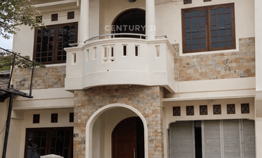 Dijual Rumah Induk dan Rumah Kos 8 Kamar Dekat Pasar Colombo