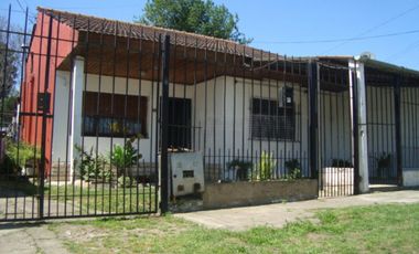 VENTA DE CASA EN BURZACO 5 AMB+ 2 DPTOS 2AMB +GARAGE+ENTR.AUTO.OPORTUNIDAD VIVIENDA E INVERSION