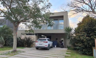 Casa con Diseño - Los Lagos- Nordelta