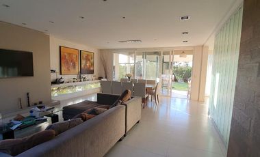 Casa con Diseño - Los Lagos- Nordelta