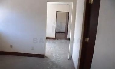 EL CERRITO, QRO.:  BODEGA CÉNTRICA CON OFICINAS Y DEPARTAMENTOS