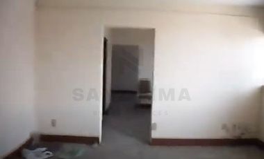 EL CERRITO, QRO.:  BODEGA CÉNTRICA CON OFICINAS Y DEPARTAMENTOS