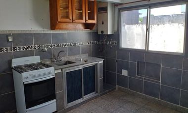 Departamento Tipo Casa en venta en Bernal Oeste