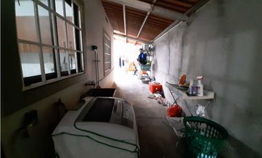 VENDO CASA SEMIAMOBLADA EN LA CHORRERA ALTOS ARAGUANEY 3R