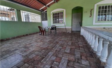 VENDO CASA SEMIAMOBLADA EN LA CHORRERA ALTOS ARAGUANEY 3R