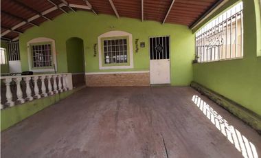 VENDO CASA SEMIAMOBLADA EN LA CHORRERA ALTOS ARAGUANEY 3R