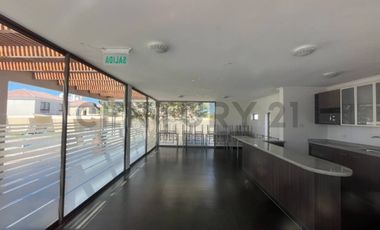 SE VENDE, AMPLIA E ILUMINADA  CASA EN SECTOR COSTA LAGUNA.