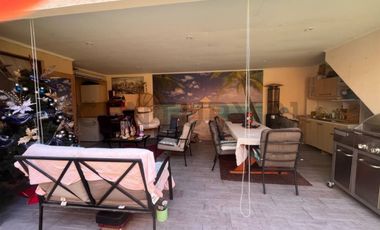 SE VENDE, AMPLIA E ILUMINADA  CASA EN SECTOR COSTA LAGUNA.