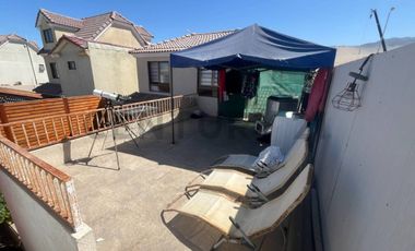 SE VENDE, AMPLIA E ILUMINADA  CASA EN SECTOR COSTA LAGUNA.