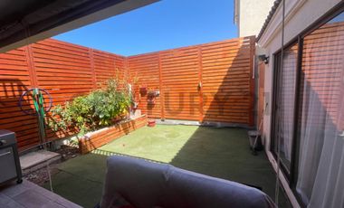 SE VENDE, AMPLIA E ILUMINADA  CASA EN SECTOR COSTA LAGUNA.