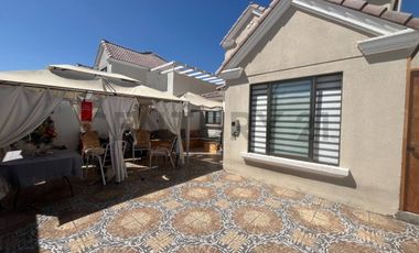 SE VENDE, AMPLIA E ILUMINADA  CASA EN SECTOR COSTA LAGUNA.