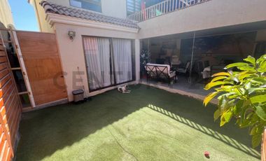 SE VENDE, AMPLIA E ILUMINADA  CASA EN SECTOR COSTA LAGUNA.