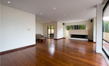 VENTA CASA CAMPESTRE CON  VISTA DE LUJO - ARBORETTO LA CALERA