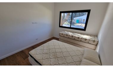 Casa de 3 ambientes a estrenar con pileta. Barrio Barrancas de San Benito.