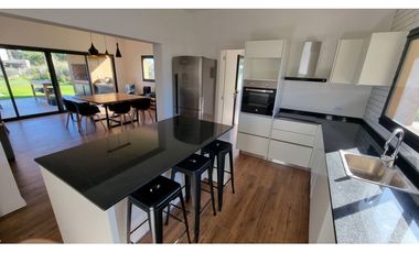 Casa de 3 ambientes a estrenar con pileta. Barrio Barrancas de San Benito.