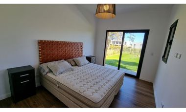 Casa de 3 ambientes a estrenar con pileta. Barrio Barrancas de San Benito.