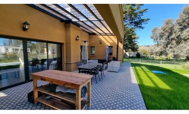Casa de 3 ambientes a estrenar con pileta. Barrio Barrancas de San Benito.