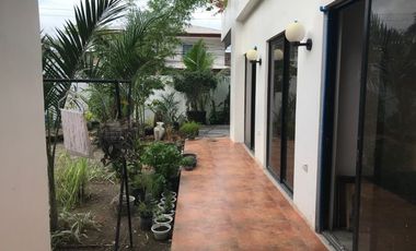 HOUSE AND LOT FOR SALE FOR COMMERCIAL PURPOSES ID 14644