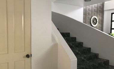 HOUSE AND LOT FOR SALE FOR COMMERCIAL PURPOSES ID 14644