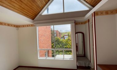 casa en arriendo en la calera. Cod A6453101