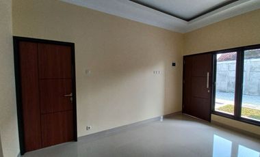 RUMAH EKSKLUSIF 2 LANTAI DI BAWAH 1M DI BANGUNTAPAN