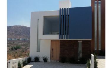 Moderna Casa en venta en Cañadas del Bosque Tres Marías L46 $3,500,000