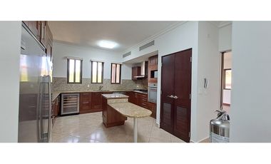 Vendo apartamento en Embassy Club, Clayton