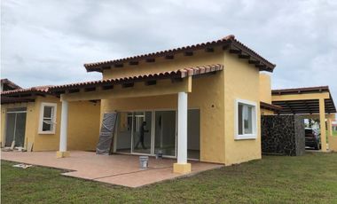 VENTA CASA CAMPESTRE / PLAYA MALIBU GORGONA PANAMA