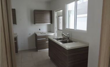 SE VENDE CASA EN BRISAS DEL GOLF $250,000 AM