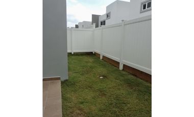 SE VENDE CASA EN BRISAS DEL GOLF $250,000 AM