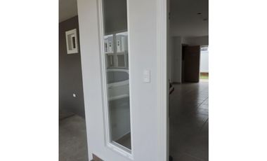 SE VENDE CASA EN BRISAS DEL GOLF $250,000 AM
