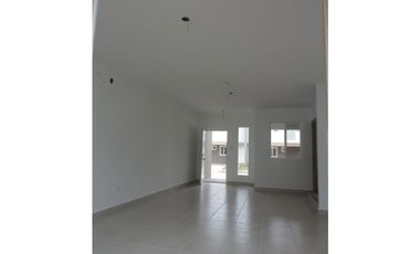 SE VENDE CASA EN BRISAS DEL GOLF $250,000 AM