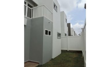 SE VENDE CASA EN BRISAS DEL GOLF $250,000 AM