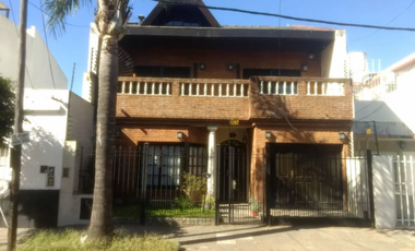 NUEVO VALOR Hermoso Chalet de 6 amb , Fdo. Piscina, gge 2 autos