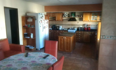 NUEVO VALOR Hermoso Chalet de 6 amb , Fdo. Piscina, gge 2 autos