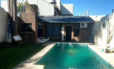 NUEVO VALOR Hermoso Chalet de 6 amb , Fdo. Piscina, gge 2 autos