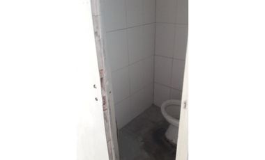 Excelente galpón con vivienda sobre Avda J B Justo. Distrito Ie