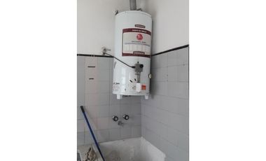 Excelente galpón con vivienda sobre Avda J B Justo. Distrito Ie