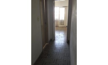 Excelente galpón con vivienda sobre Avda J B Justo. Distrito Ie