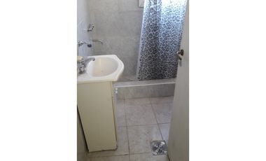 Excelente galpón con vivienda sobre Avda J B Justo. Distrito Ie