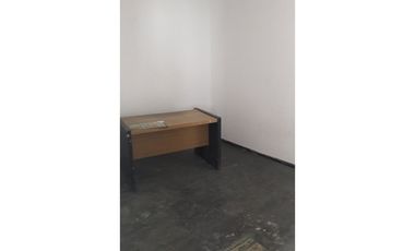 Excelente galpón con vivienda sobre Avda J B Justo. Distrito Ie